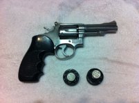 S_W .38 w 2 speedloaders.jpg