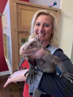 RENATA HOLDING DJ.jpg